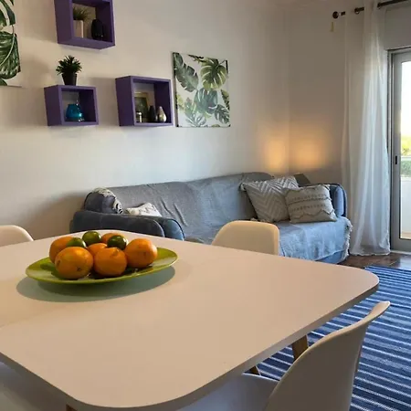 A49 - Rocha Avenue Apartment