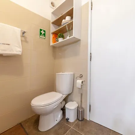 A49 - Rocha Avenue Apartment *