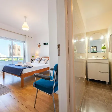 A49 - Rocha Avenue Apartment *
